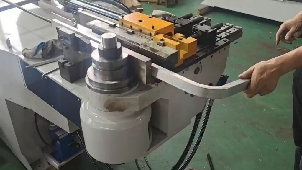 数控弯管机视频铝方管弯管机工作原理