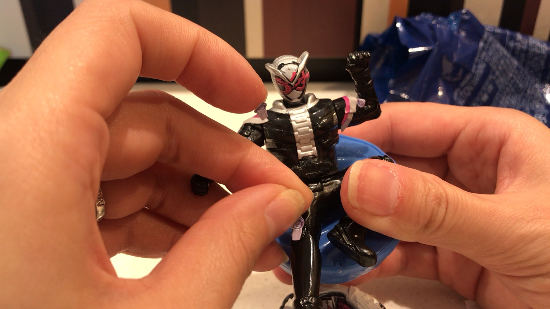 麦当劳玩具 假面骑士时王系列 骑士踢～哦不,骑士转_哔哩哔哩 (゜-゜)