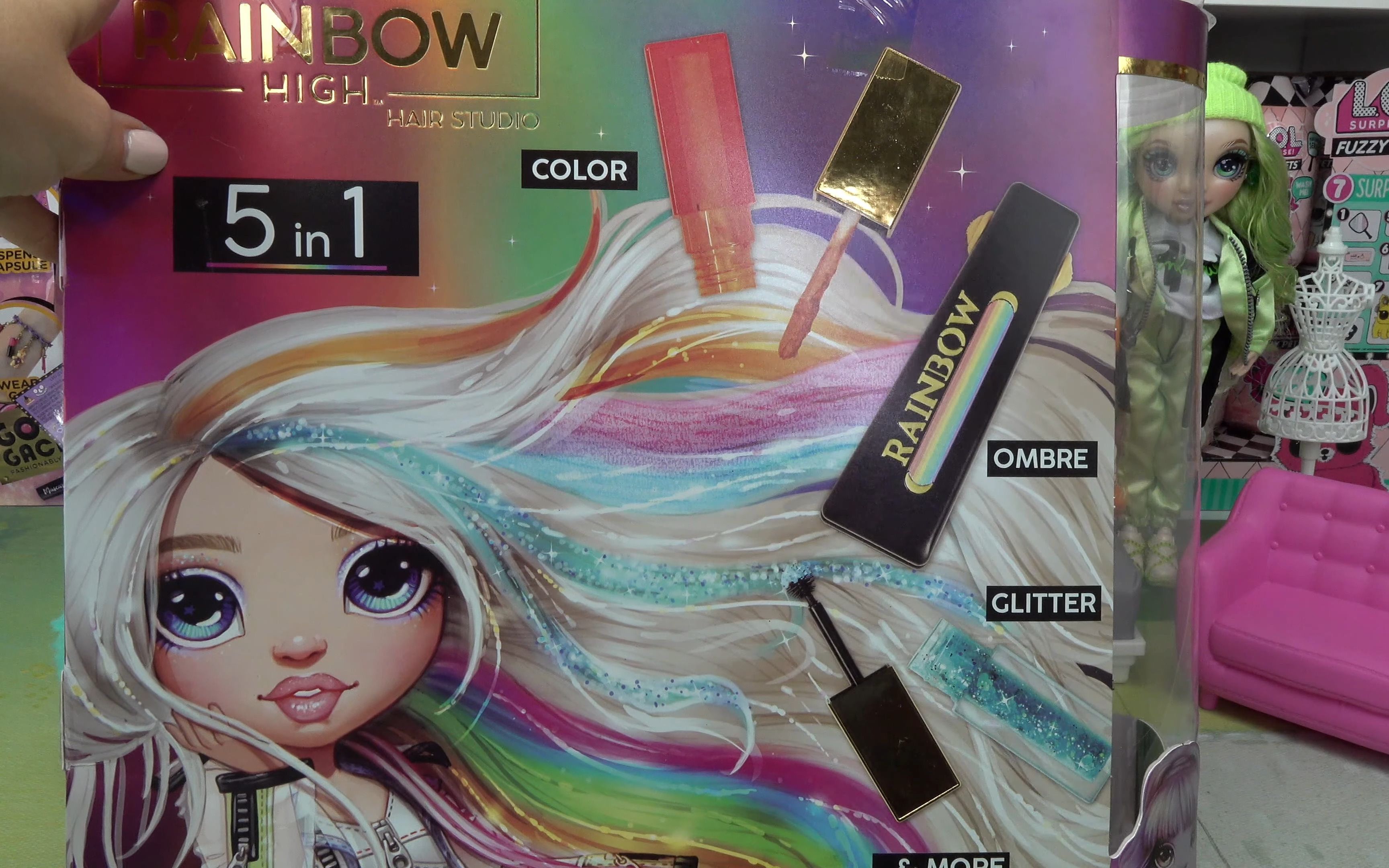 [图]【Toy Caboodle】Rainbow High HAIR SALON 彩虹头发沙龙娃娃