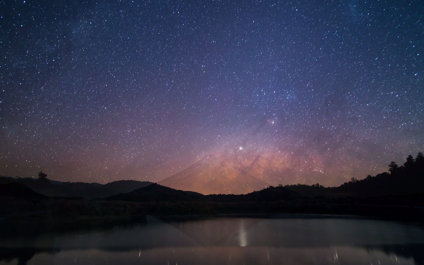 [图]极优美的旋律 伴随着星海铺满夜空 宁静的夜晚静静的倾听 满身的疲惫散尽