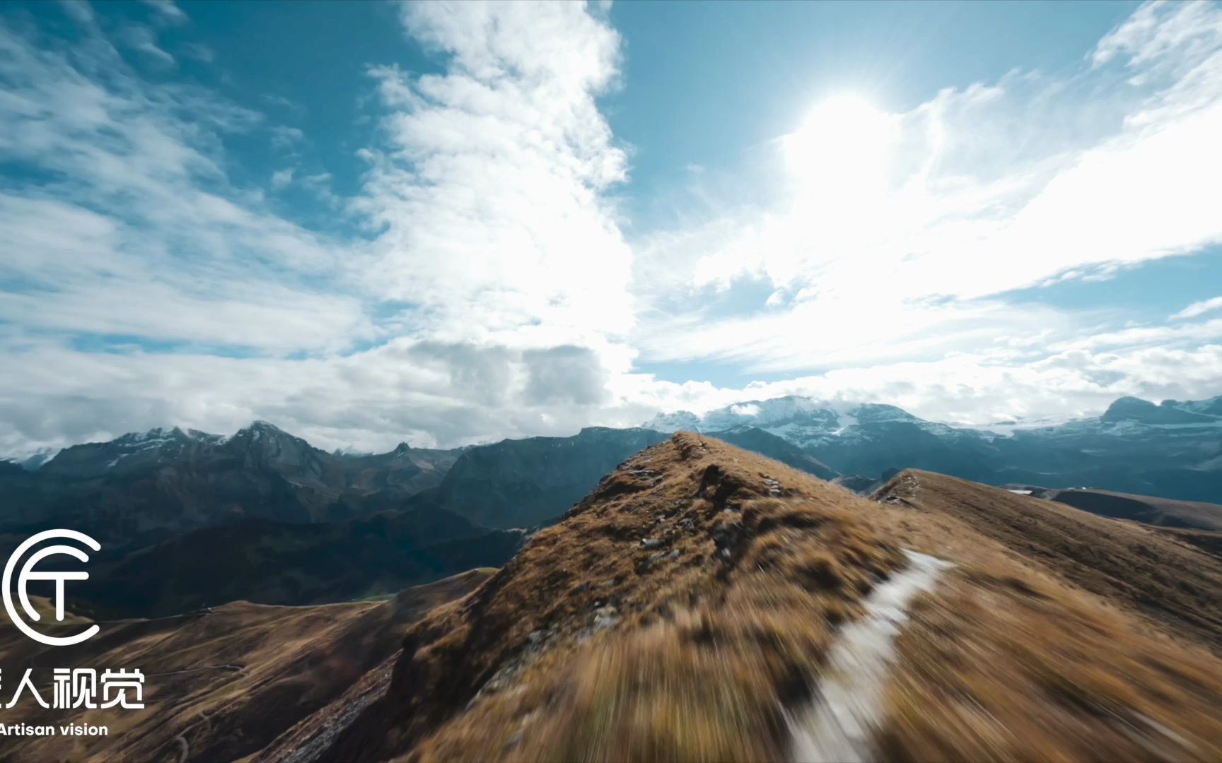 飞速穿过瀑布悬崖山脉风景第一人称视角4k实拍镜头视频素材 adelboden