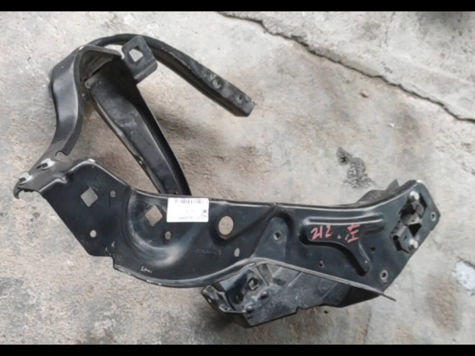 奔驰w212大灯支架框架