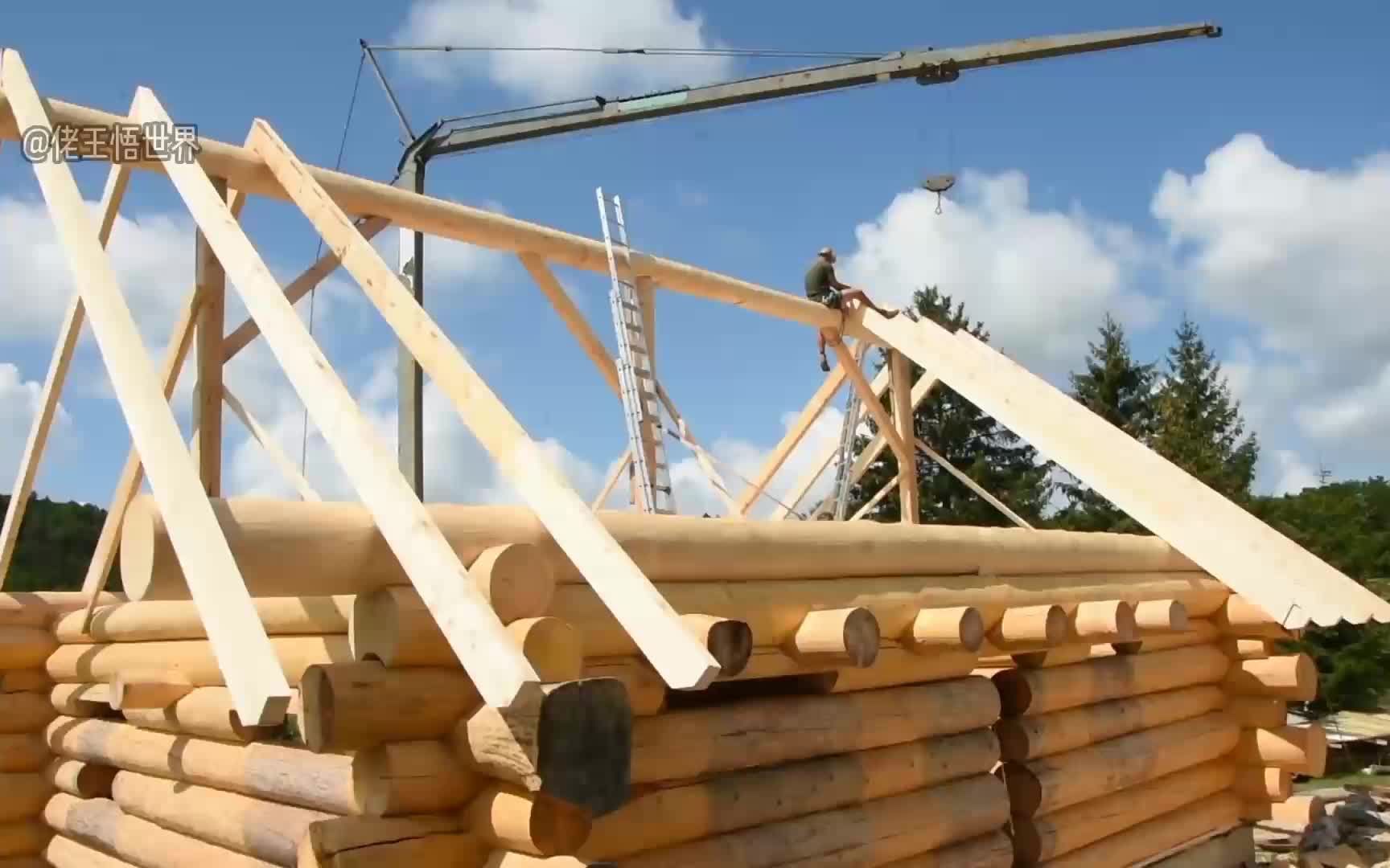 木房建造:椽子搭建,望板及防水布的铺设,二楼拼接梁的搭建哔哩哔哩bilibili