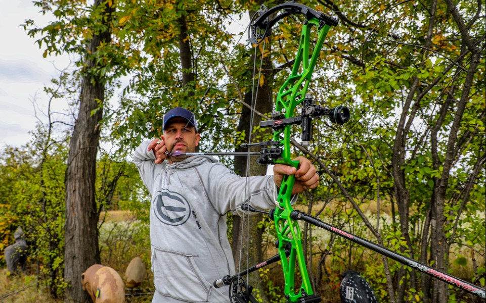 2020年elite新款竞技射准复合弓rezult38官方宣传片