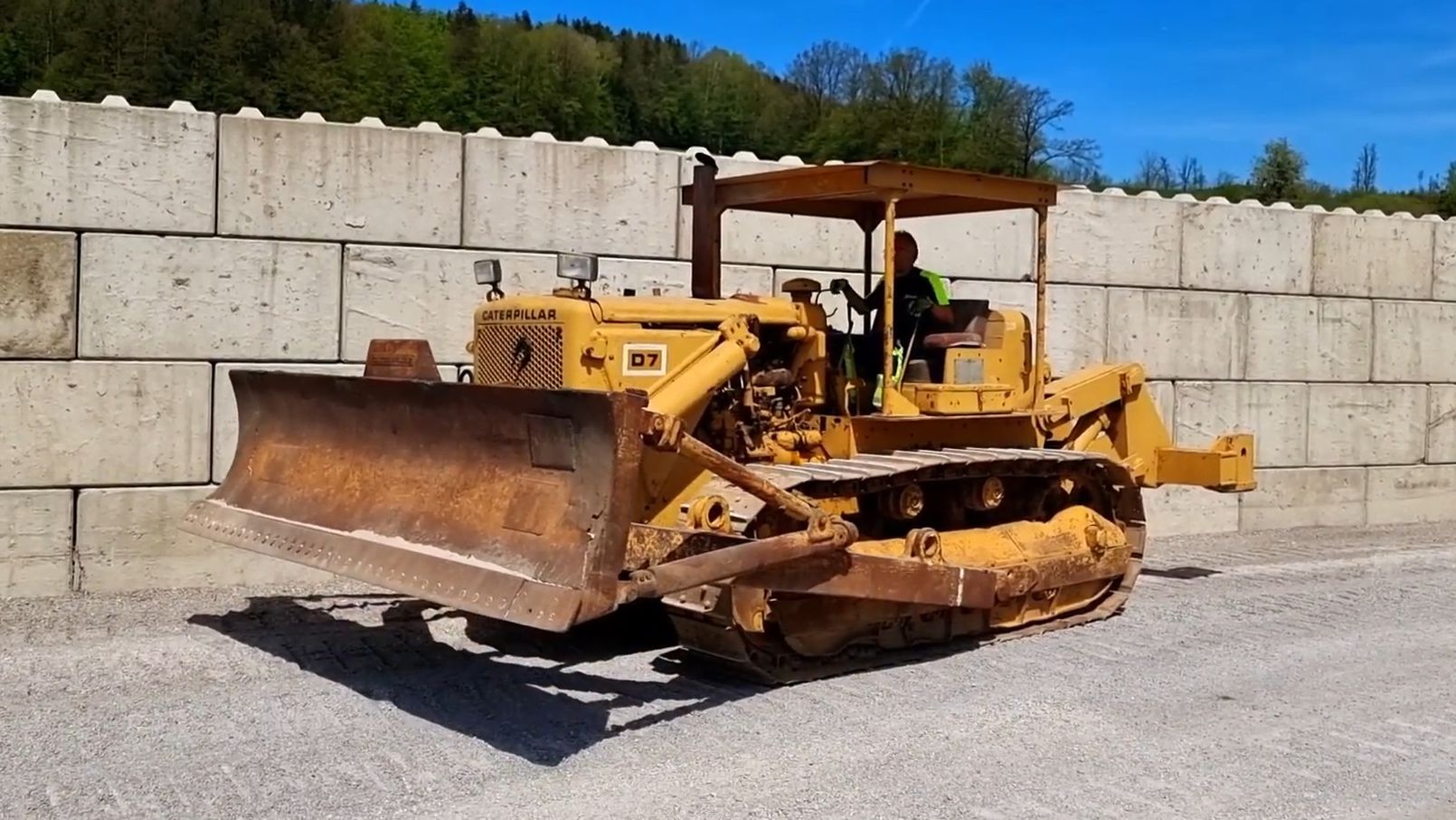 1949年cat d7推土机冷启动展示
