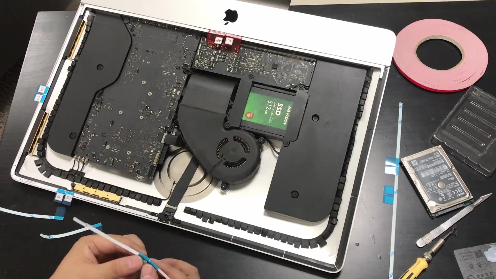 vlog第十期,苹果imac一体机更换升级固态硬盘详细视频分享,分分钟让