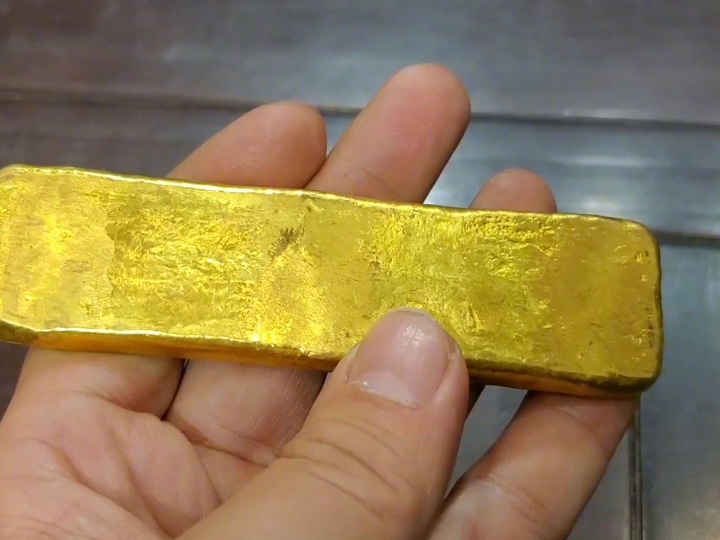 十年前花两千捡漏古代金条,真品能价值几百万,鉴宝结果会如何?