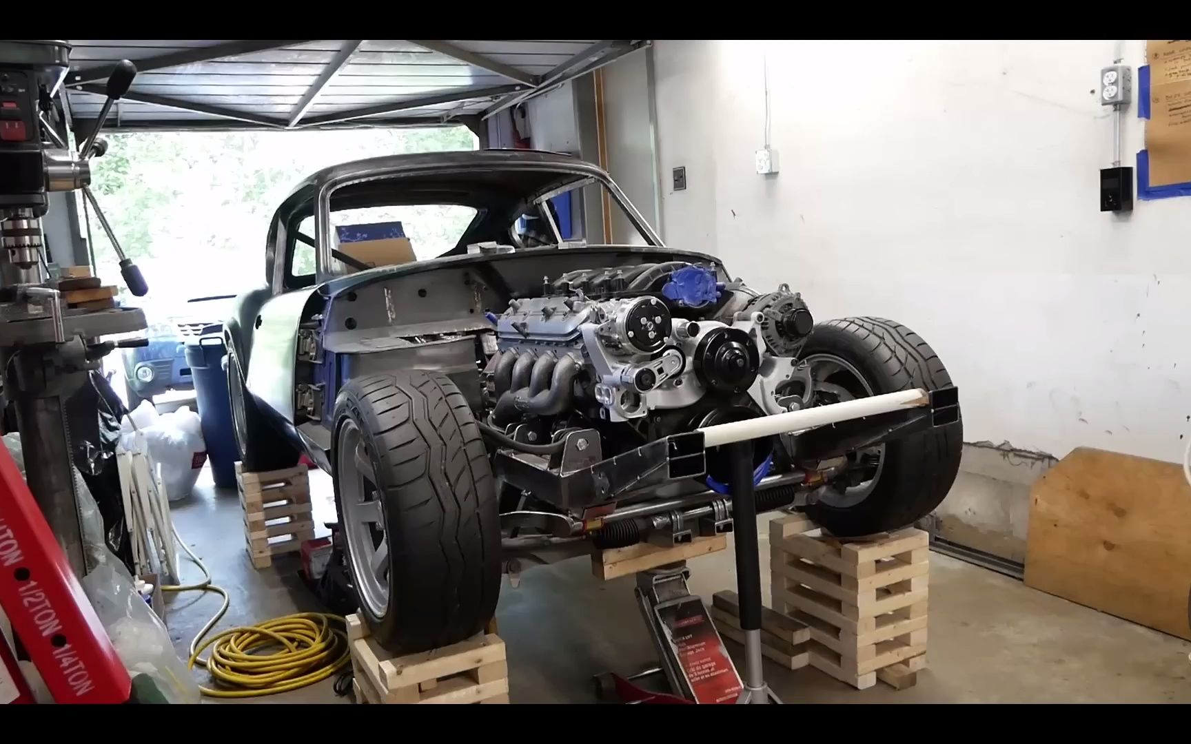 [图]OVERKILL Intake! Pro Touring V8 Triumph Build – LS Powered Project GT6R – Ep29