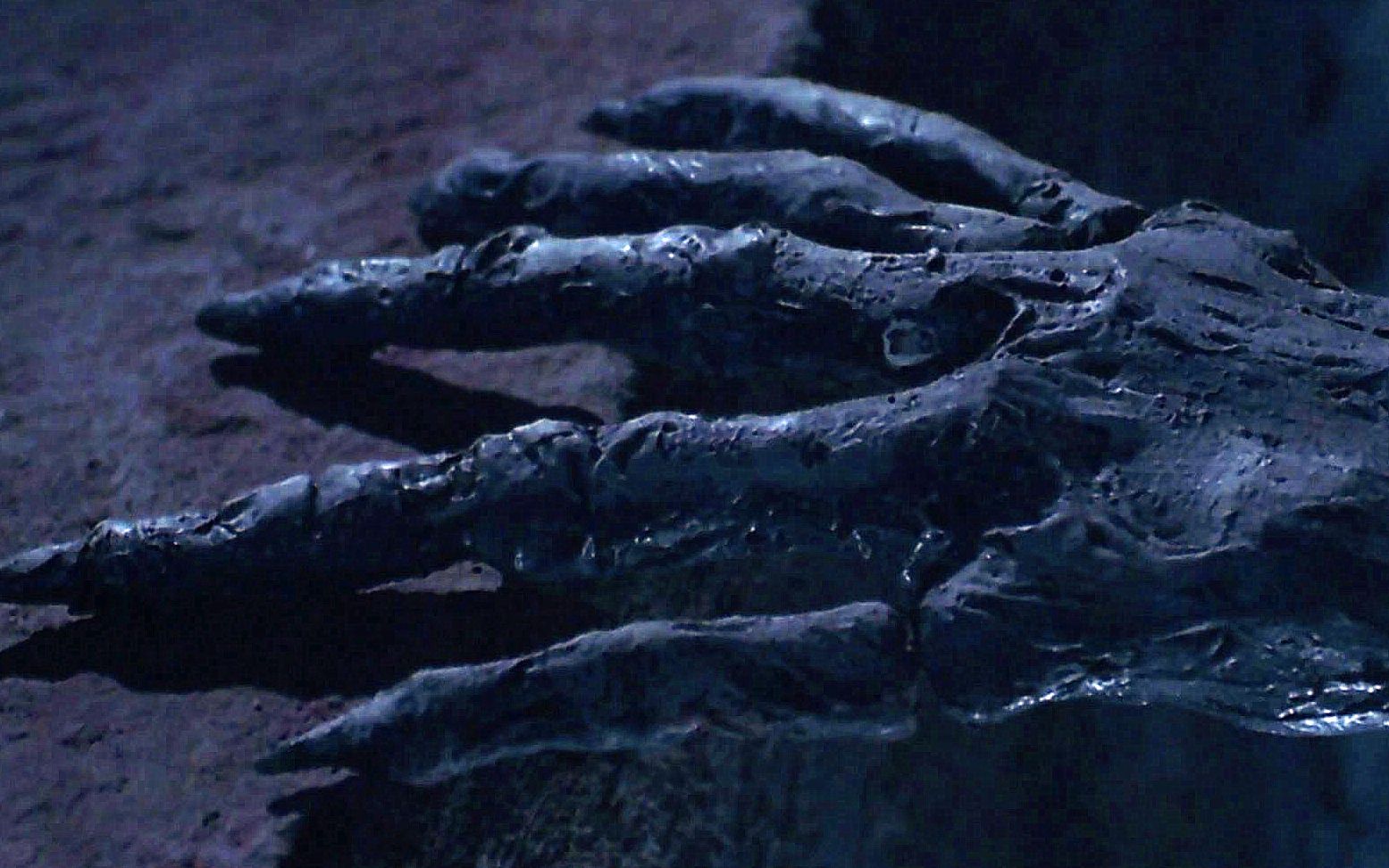 多年前一部怪物类型电影《原振侠与卫斯理》中国版《异形》