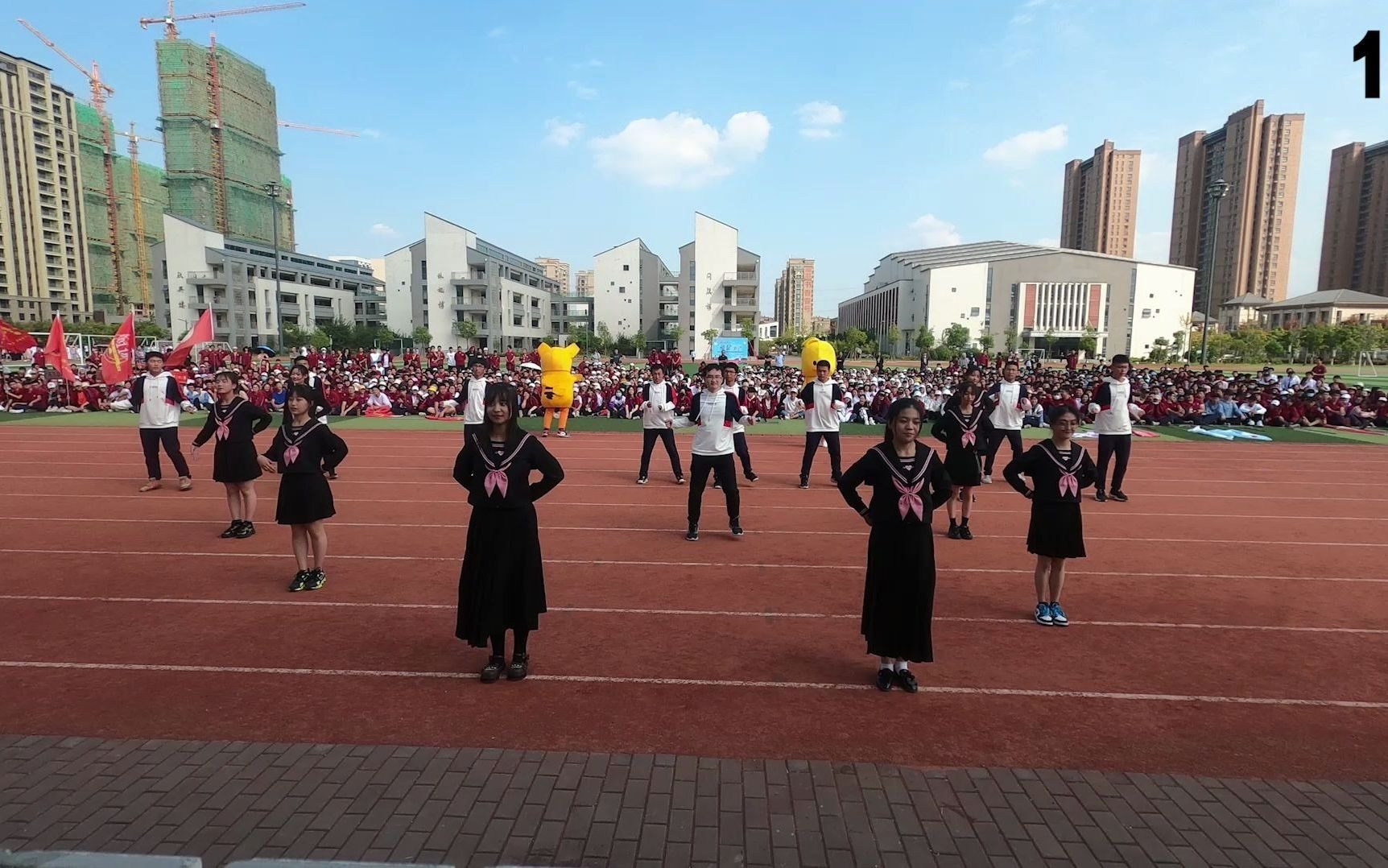 [图]这都是别人学校的运动会开幕式【舞蹈合集】国庆之日，倾情巨献，江苏海州高中20届秋季运动会开幕式