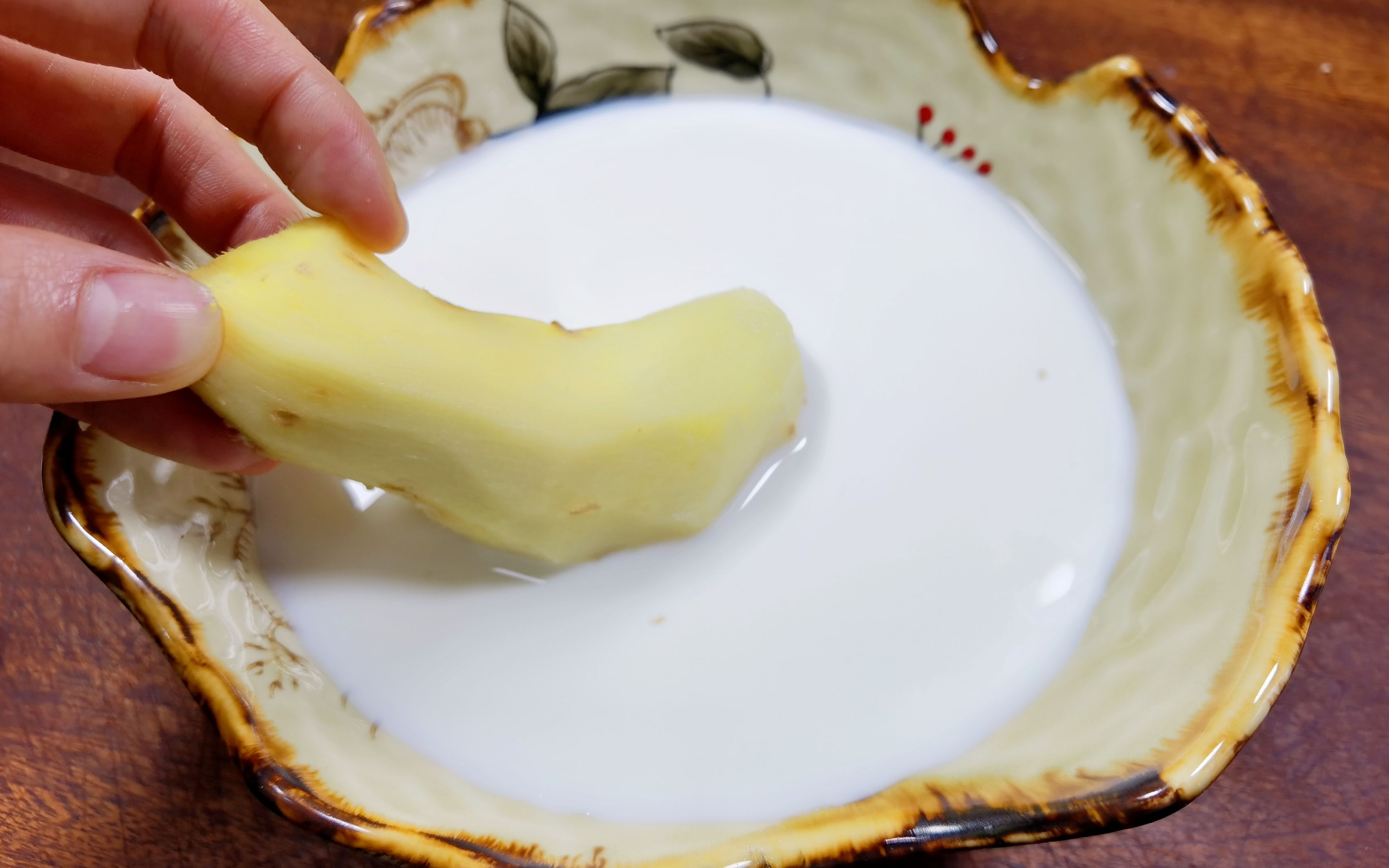 把生姜放进牛奶里,真是厉害了,很多人都不知道,看完长知识了