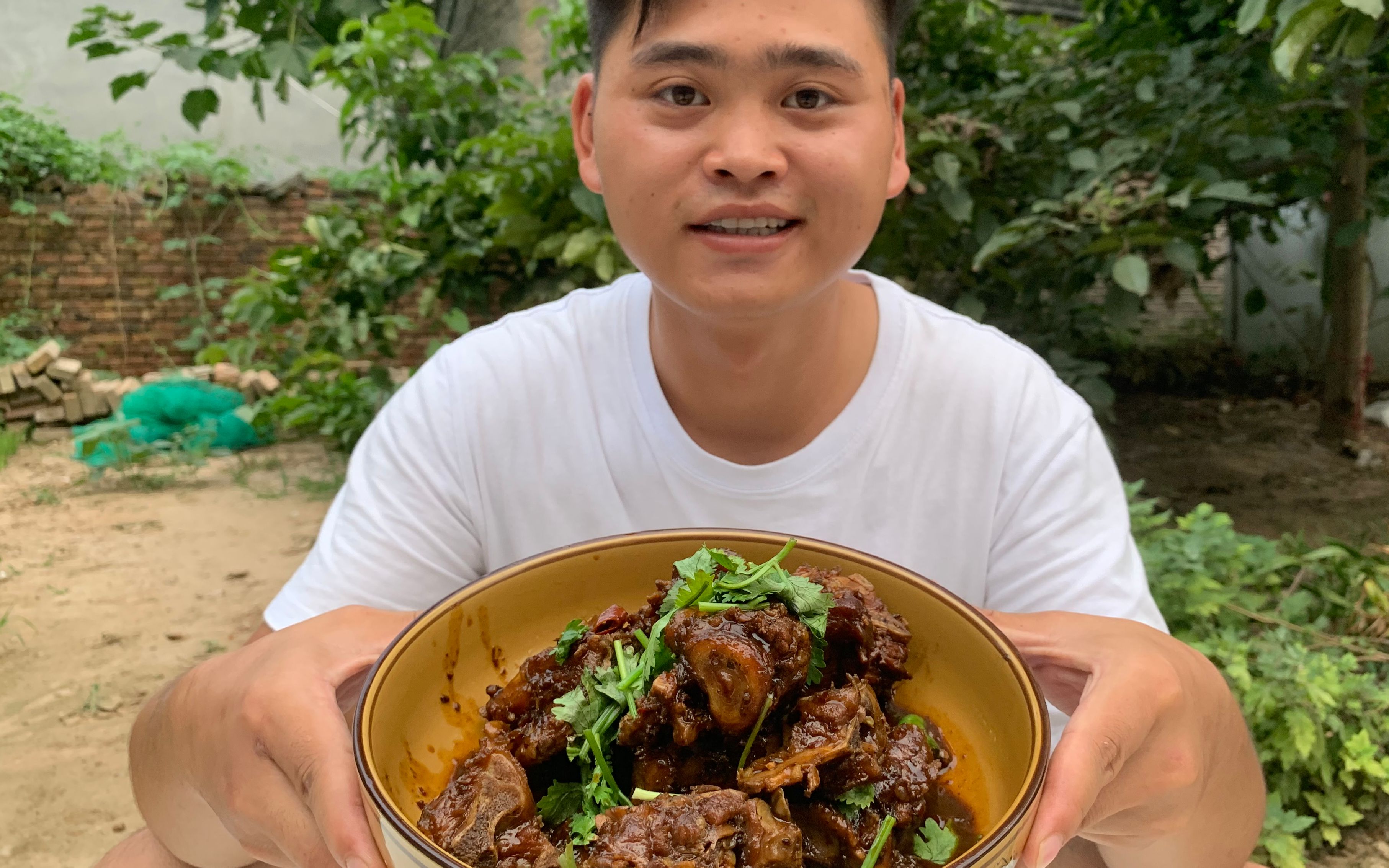 大霖今天28买点羊蝎子,今日晚餐麻辣羊蝎子再配上凉拌羊肝 搞起