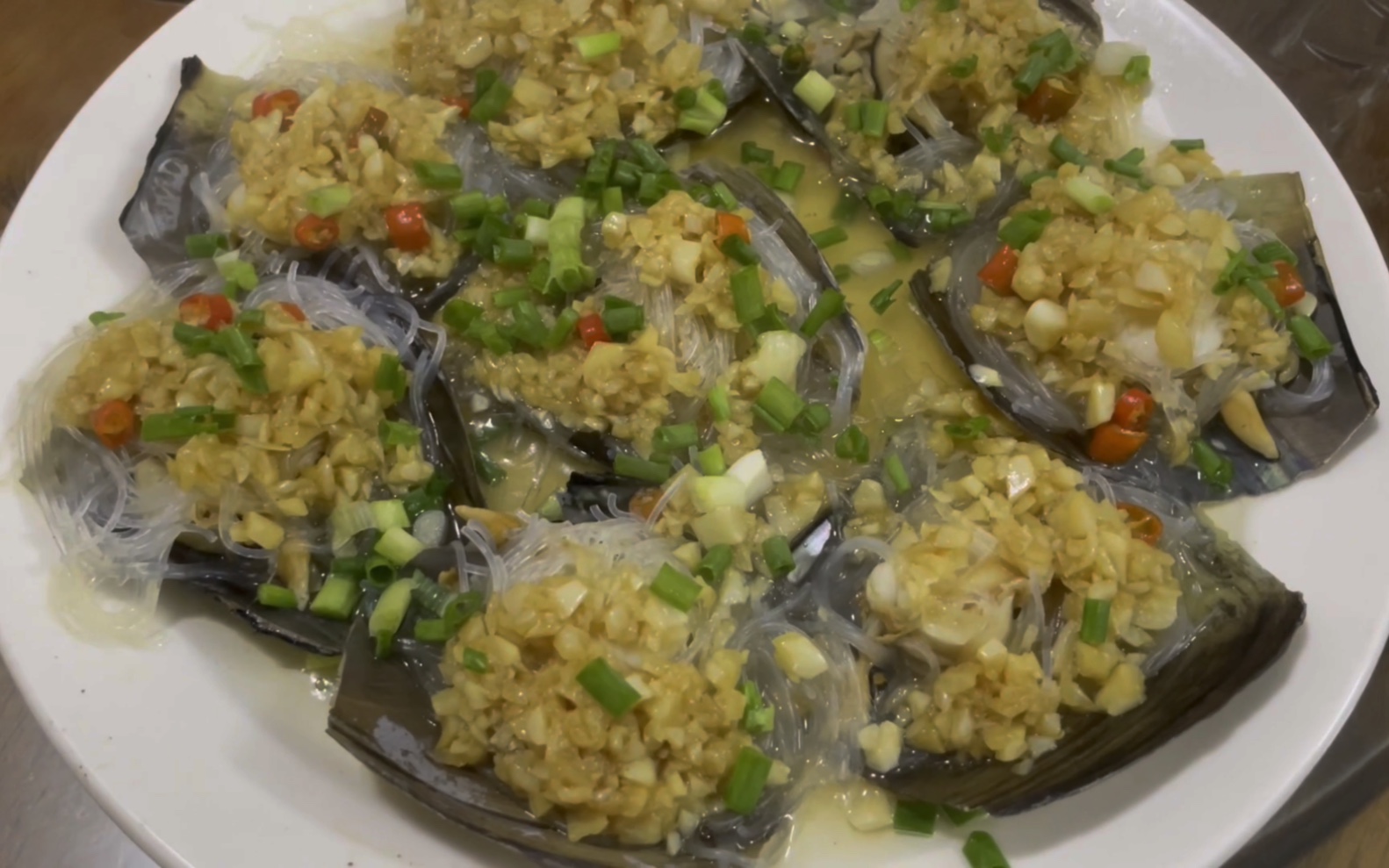 今天吃蒜蓉蒸带子螺