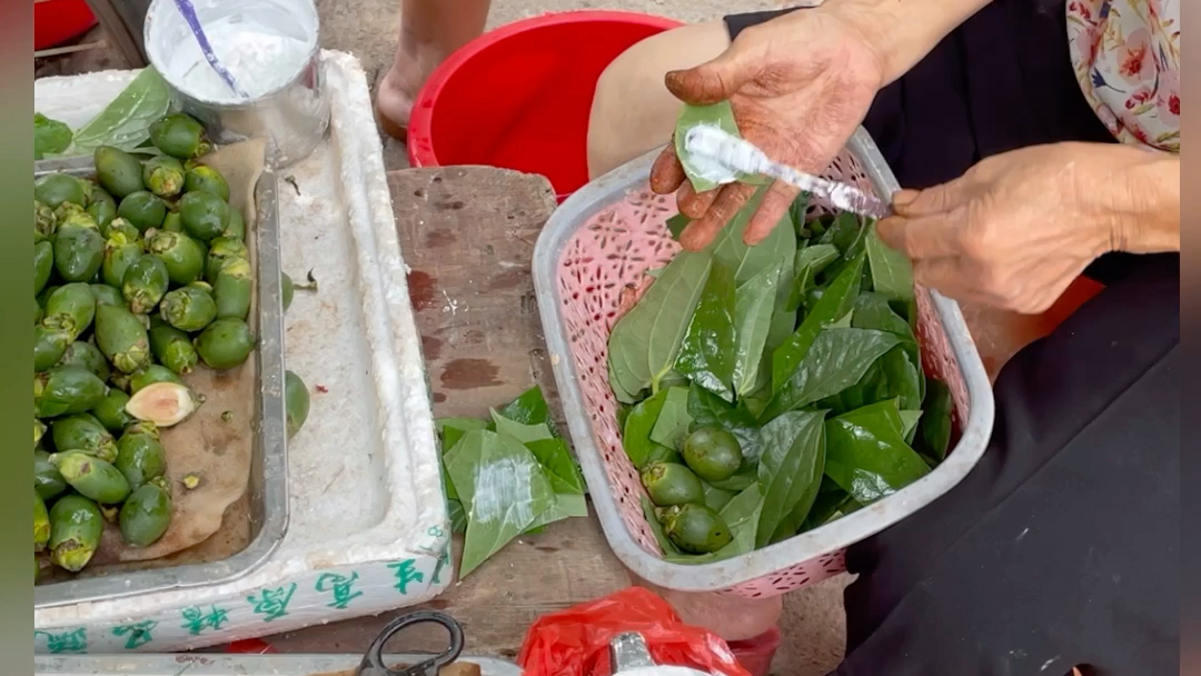 "一口槟榔一口灰"