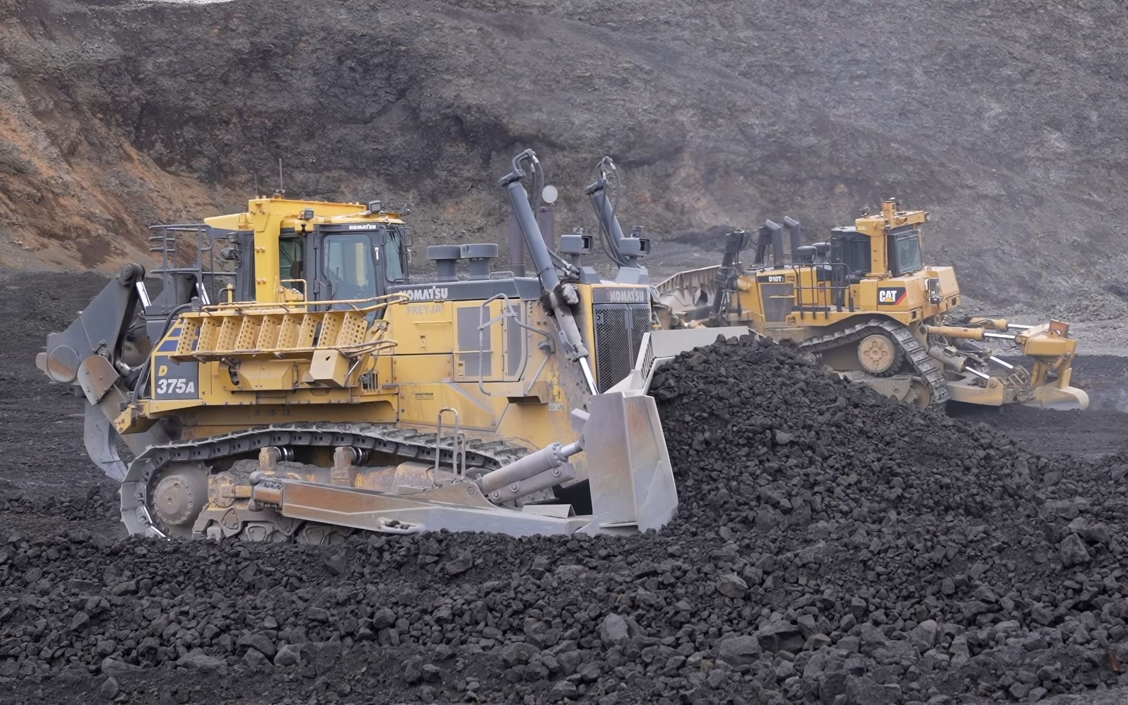 小松d375a推土机施工作业4k