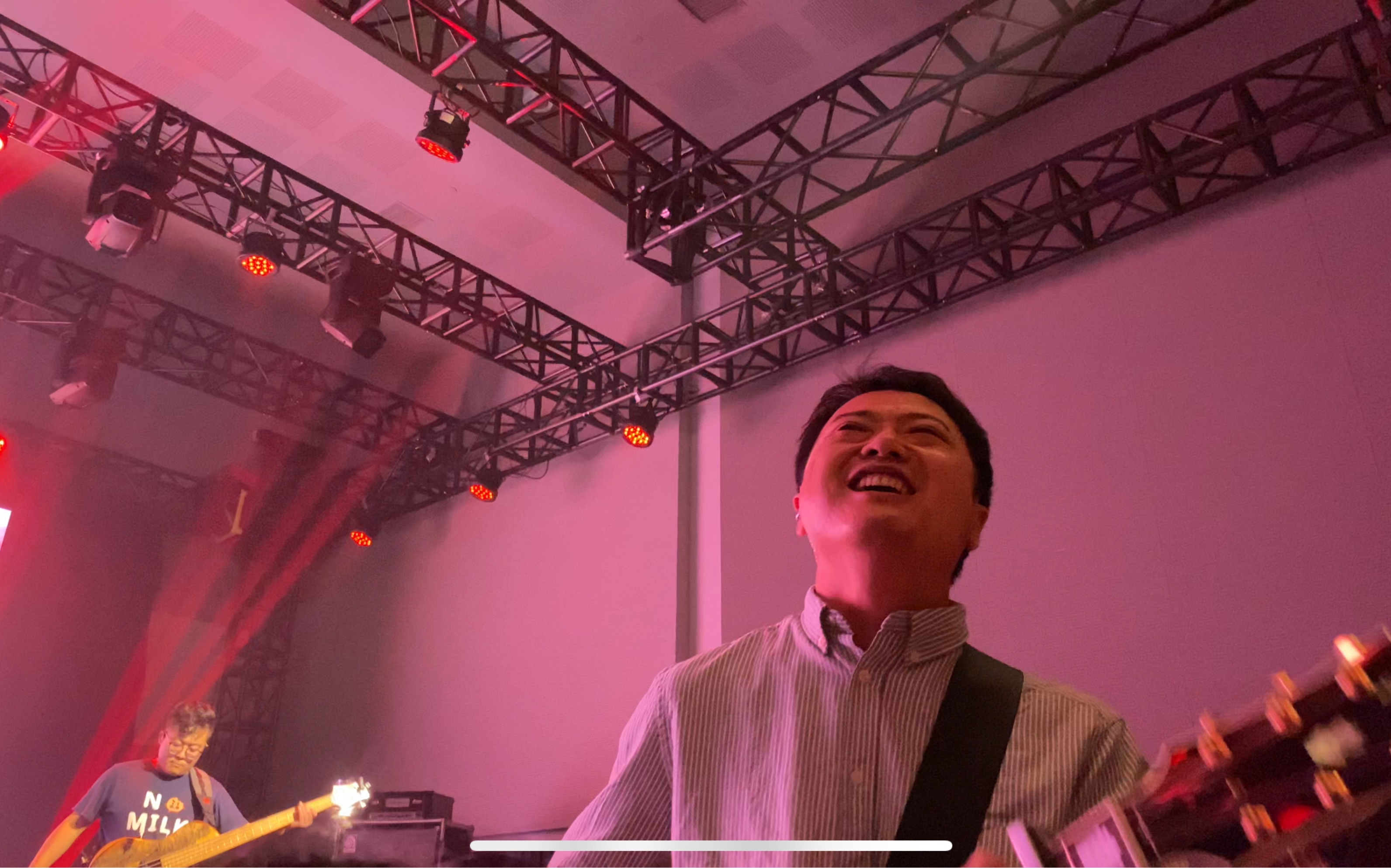 蓝光现场 贰佰激动地冲到台下,阿拉善,民谣现场【贰佰】【阿拉善】