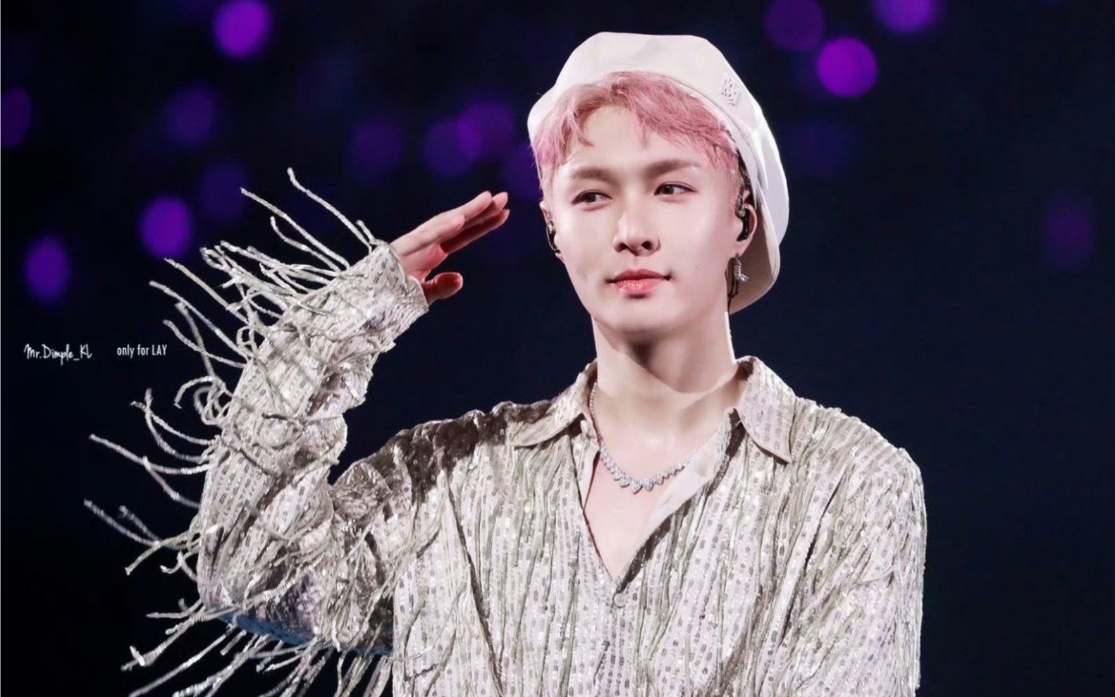 【张艺兴】演唱会白色贝雷帽大珍珠弹唱《爱到这》