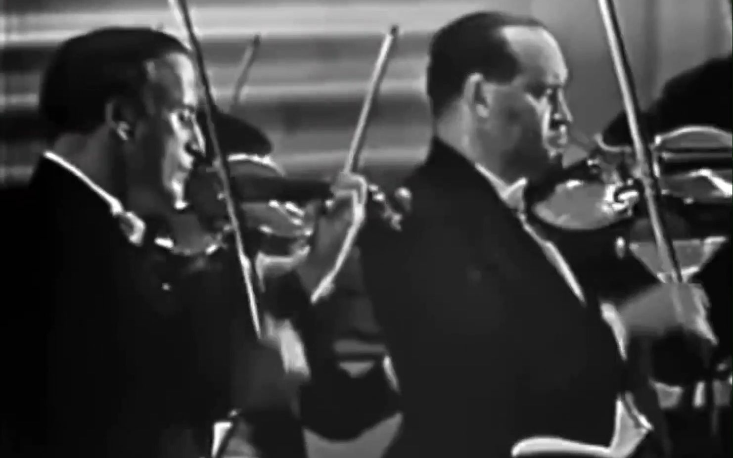 [图]巴赫《D小调双小提琴协奏曲》BWV 1043--小提琴：大卫·奥伊斯特拉赫，耶胡迪·梅纽因，指挥：皮埃尔·卡德维耶尔，ORTF室内乐团，1958年10月巴黎