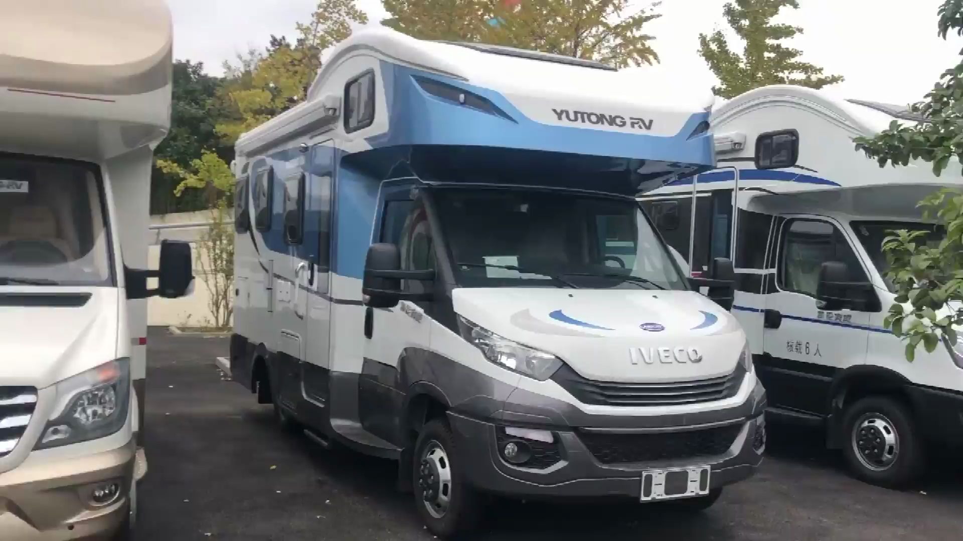 依维柯进口c型房车_宇通凯伦宾威c型双拓展房车