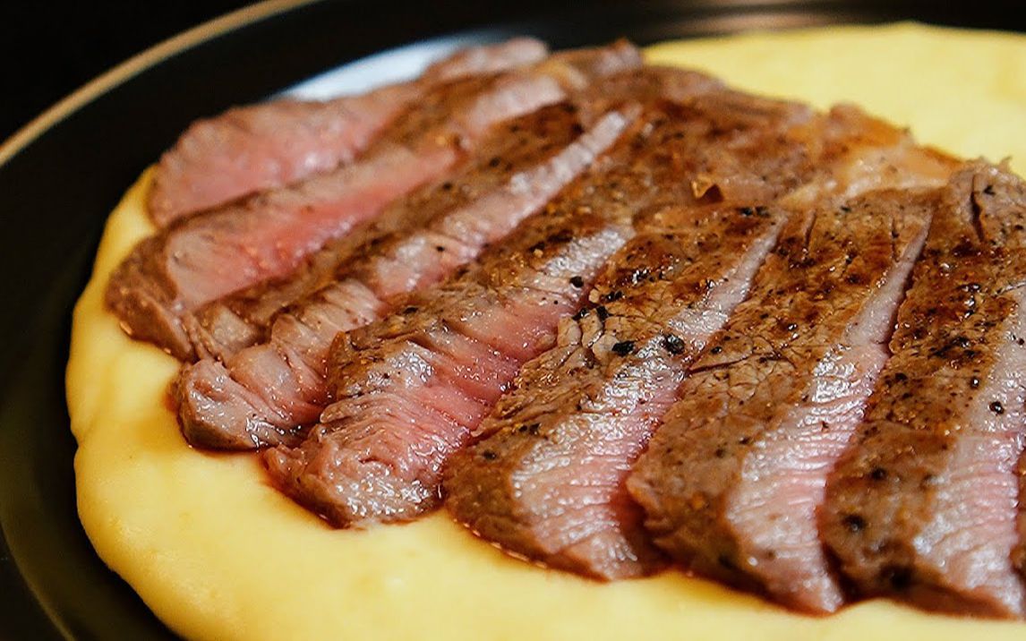 深夜来一份芝士土豆泥牛排无法拒绝碳水的快乐深夜肉食料理