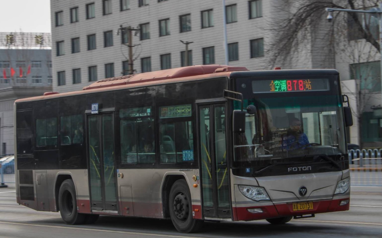 天津公交878路松正混动鹰起步