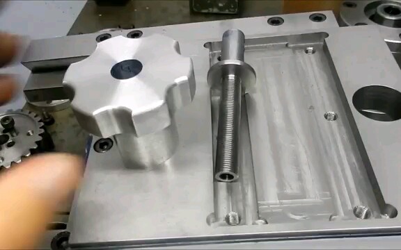 车床: 用偏心装夹的方法车出星形手柄 Powered Lathe Slotter Build Part 38哔哩哔哩bilibili