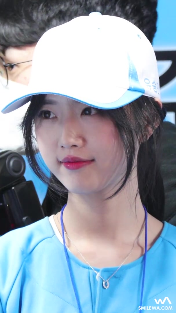 最近网上比较火的韩国总统候选人的女儿直拍