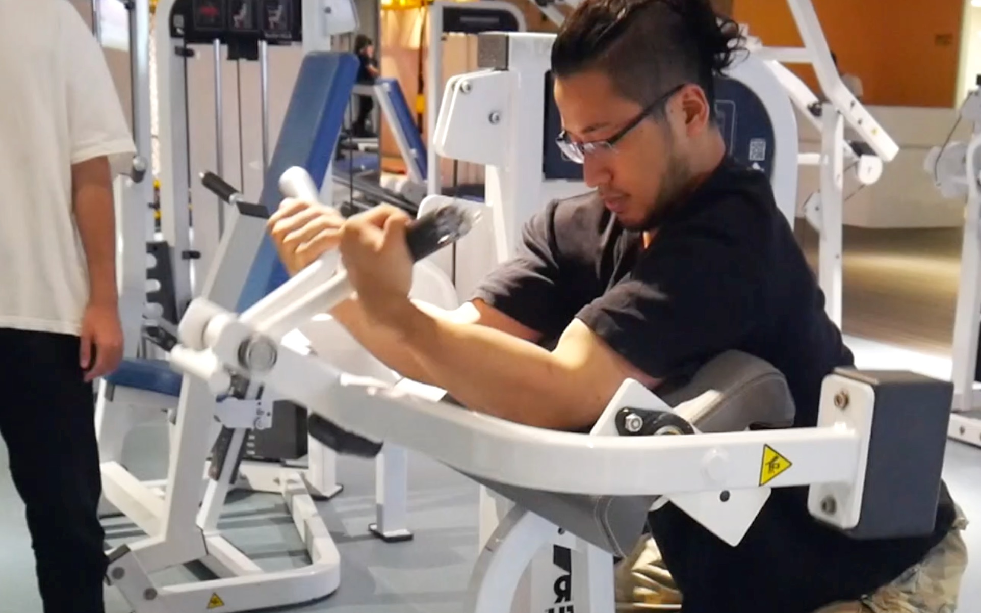 【健身领域】:《从入门到高手》手把手教你牧师凳弯举 | 新手手臂教学