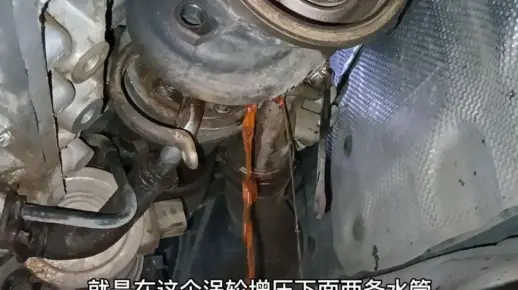 宝马五系N20发动机经典漏水故障，涡轮增压器散热水管更换