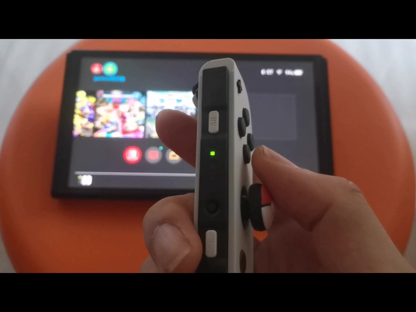 粉丝发来SWITCH OLED,左右手柄联机迟钝或者连不上,主机问题,搞定.有SWITCH OLED维修需要的小伙伴,联系MZONE5130 TB 冰的数码店哔哩哔...