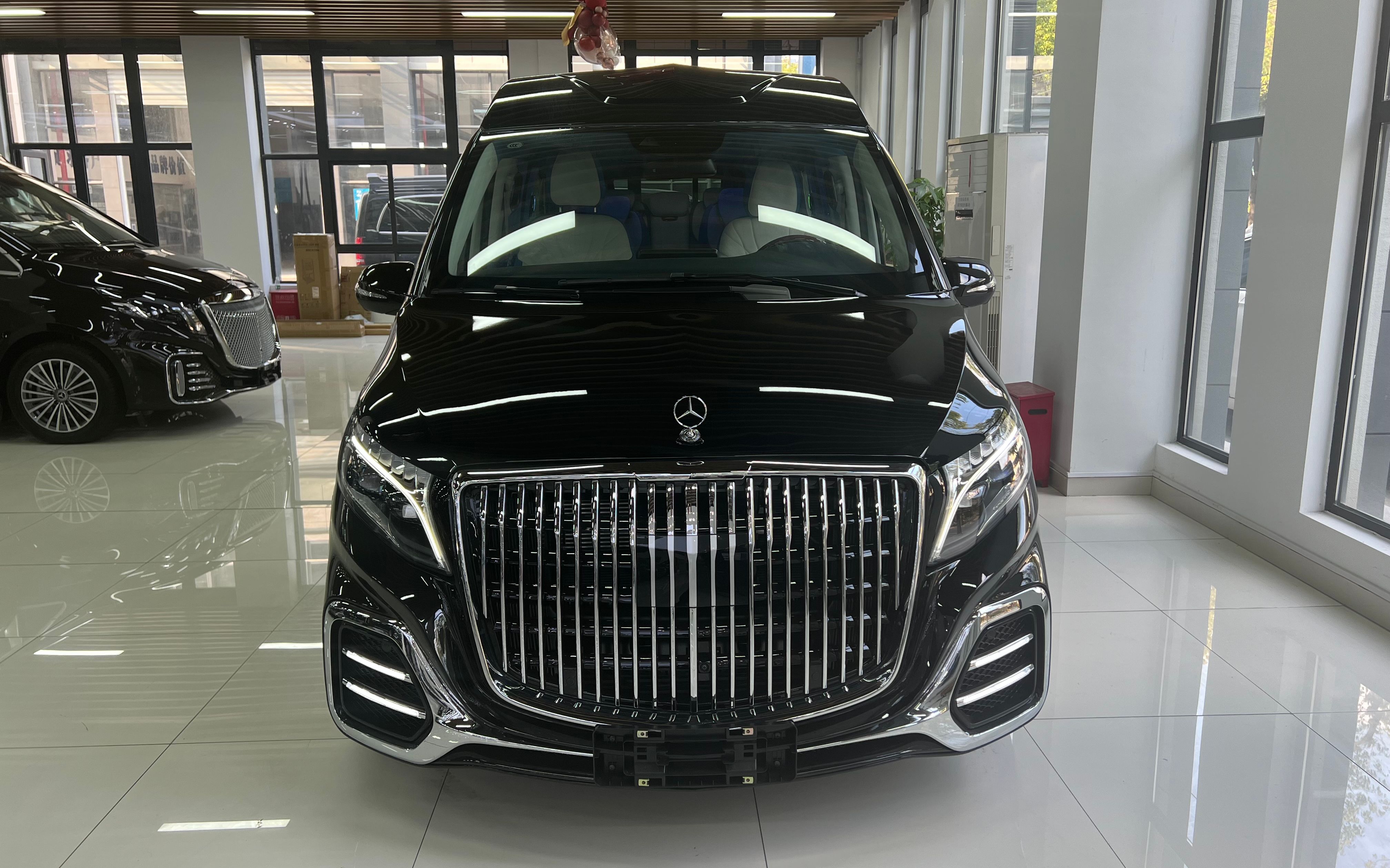 奔驰高顶260l巴赫版,一款满满欧洲风设计的商务车!