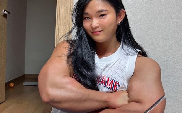 中国肌肉最发达的女生图片
