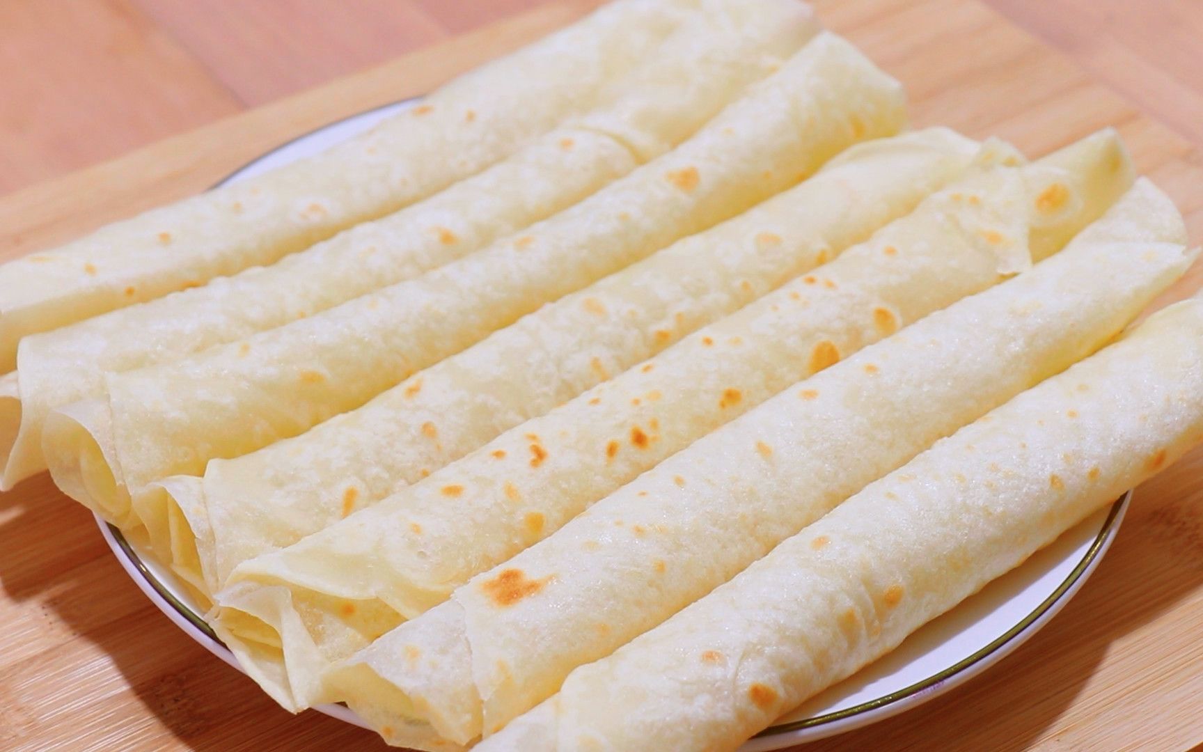 教你快速烙薄饼的方法烙饼不放一滴油1分钟烙两张柔软筋道