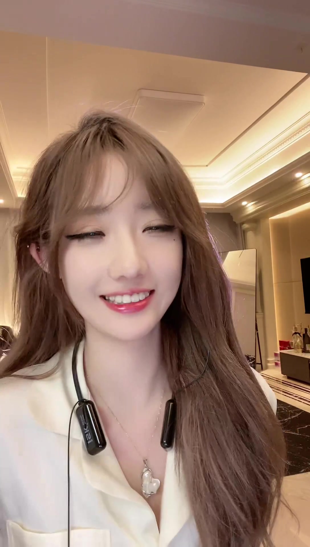 王雨萱 谁能莫名其妙送我个跑车