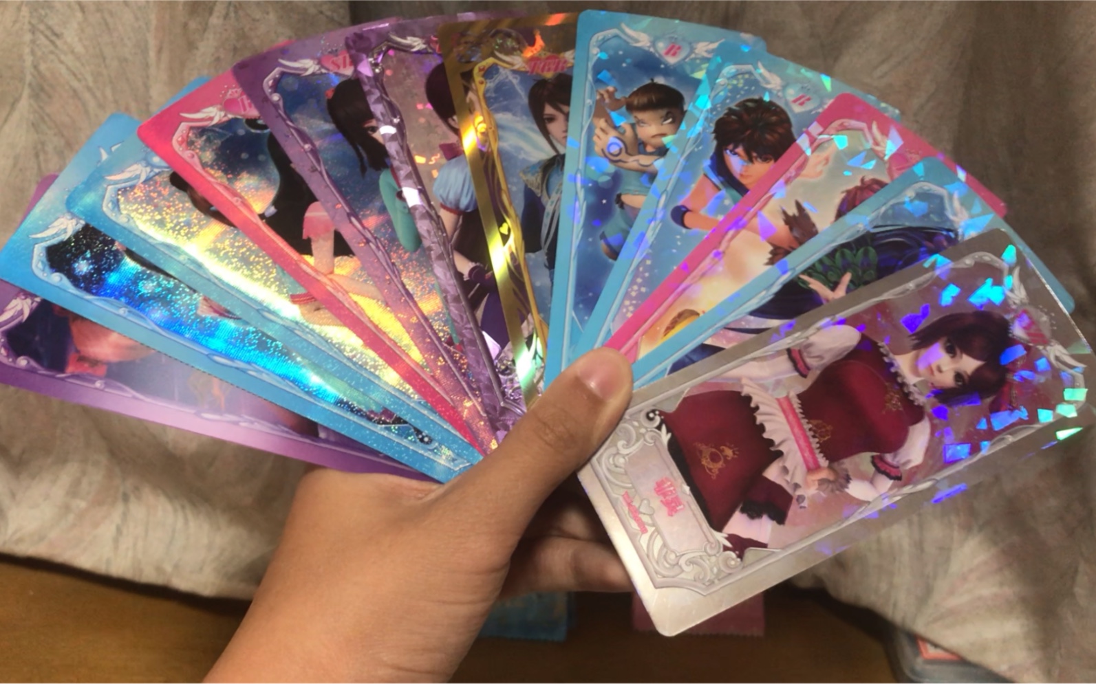 叶罗丽卡片我竟然拆出超稀有tgr卡舒言变身后的他好帅哦