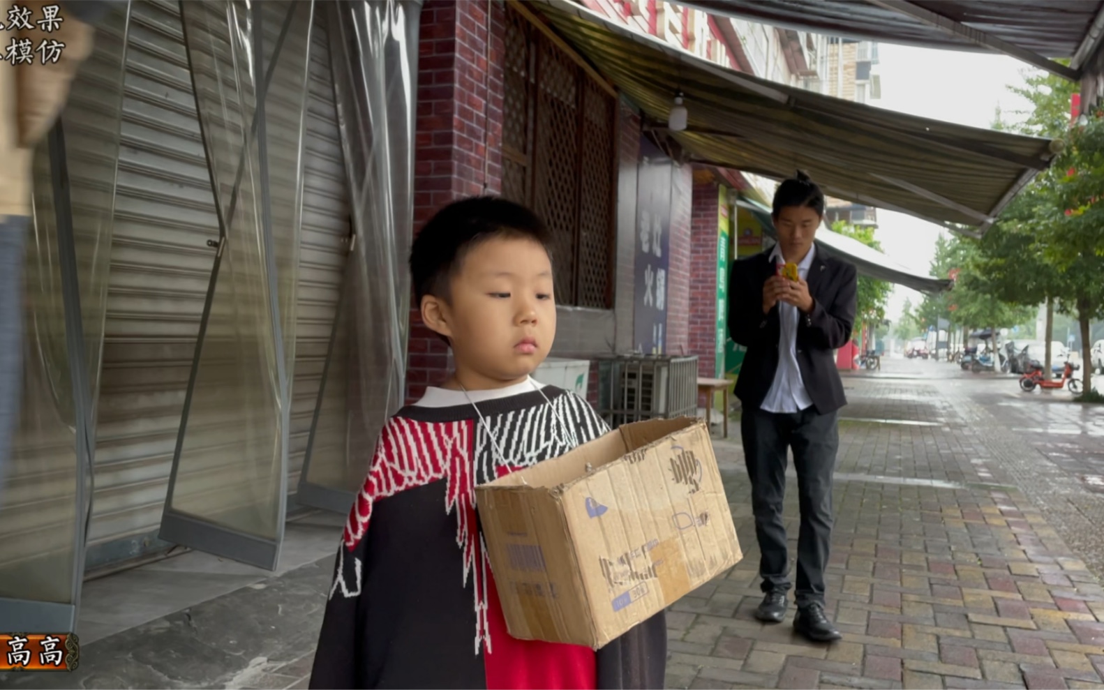 [图]小孩被拐几年后，失去双臂，幸运有好心人救下