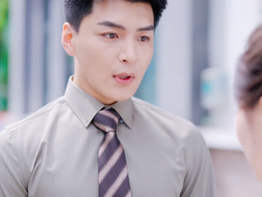 在万人迷的世界扮演温柔男配