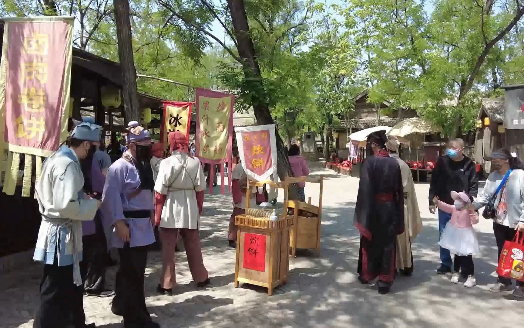 穿越到古代集市万岁山水浒街沉浸式互动演出现场余留艺导演作品