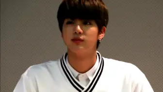 早期金硕珍跟你对视 你能坚持几秒？稚嫩小羊害羞预警 他的可爱有上限吗 BTS/防弹少年团