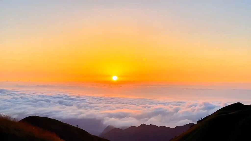 东方红 太阳升 武功山日出