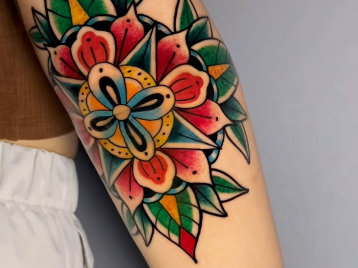 肘关节纹身 曼陀罗