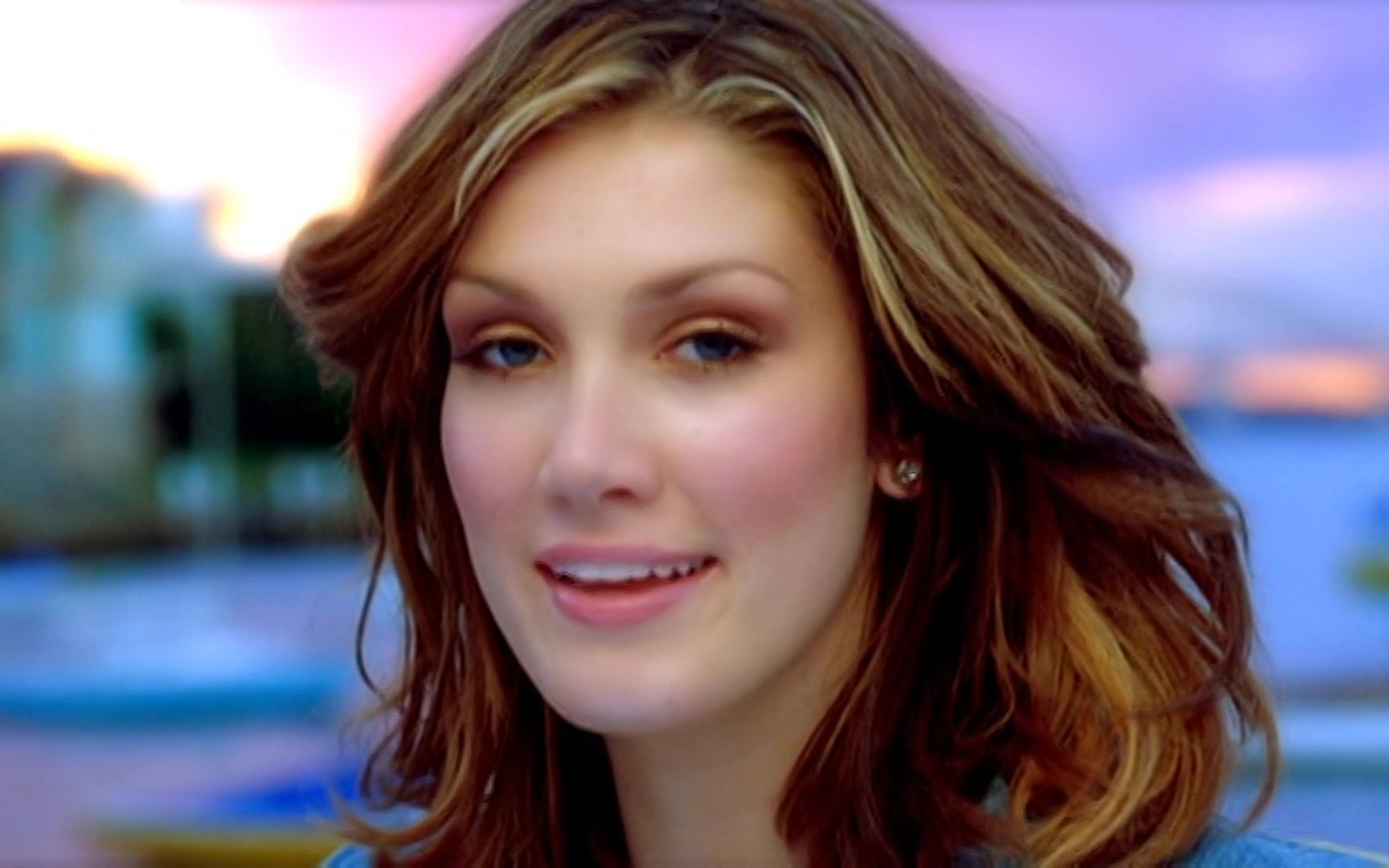 [图]【官方MV】Delta Goodrem - A Little Too Late