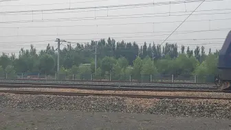 HXD3CA牵引敞车大列交汇D6934次（齐齐哈尔南—哈尔滨）列车通过原大庆龙凤站