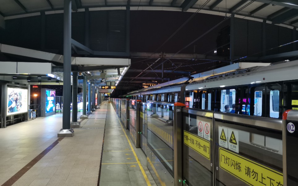 上海地铁5号线春申站会车