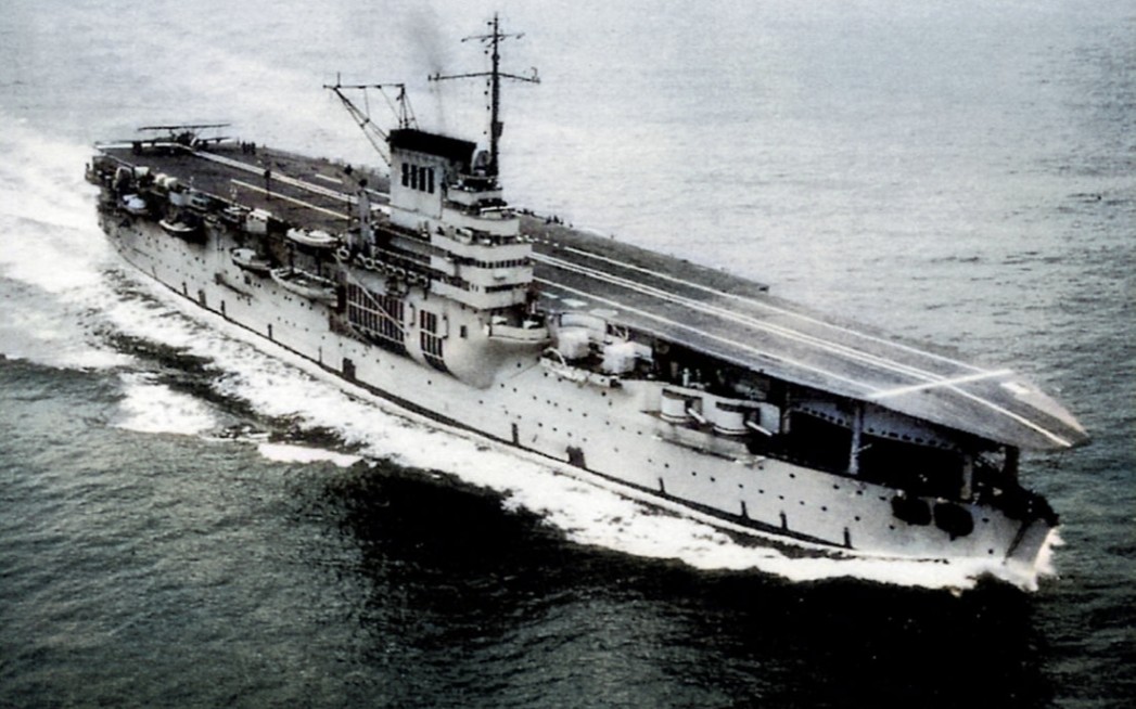 法国贝亚恩号航母图集