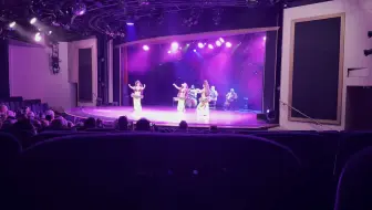 NCL美国之傲号上的夏威夷草裙舞表演