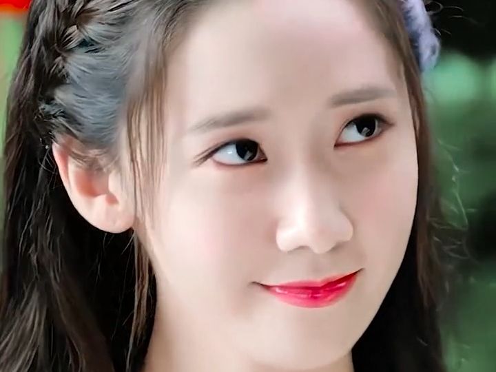 浅浅一笑,回眸一瞥,就是心动的感觉……#林允儿#神仙颜值#武神赵子龙