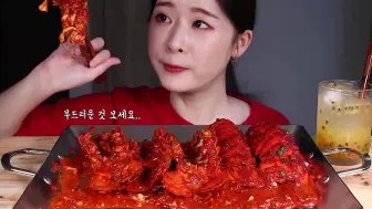 Скачать видео: [fume]no speaking 香辣蒸龙虾 龙虾炒饭 咀嚼音 MUKBANG