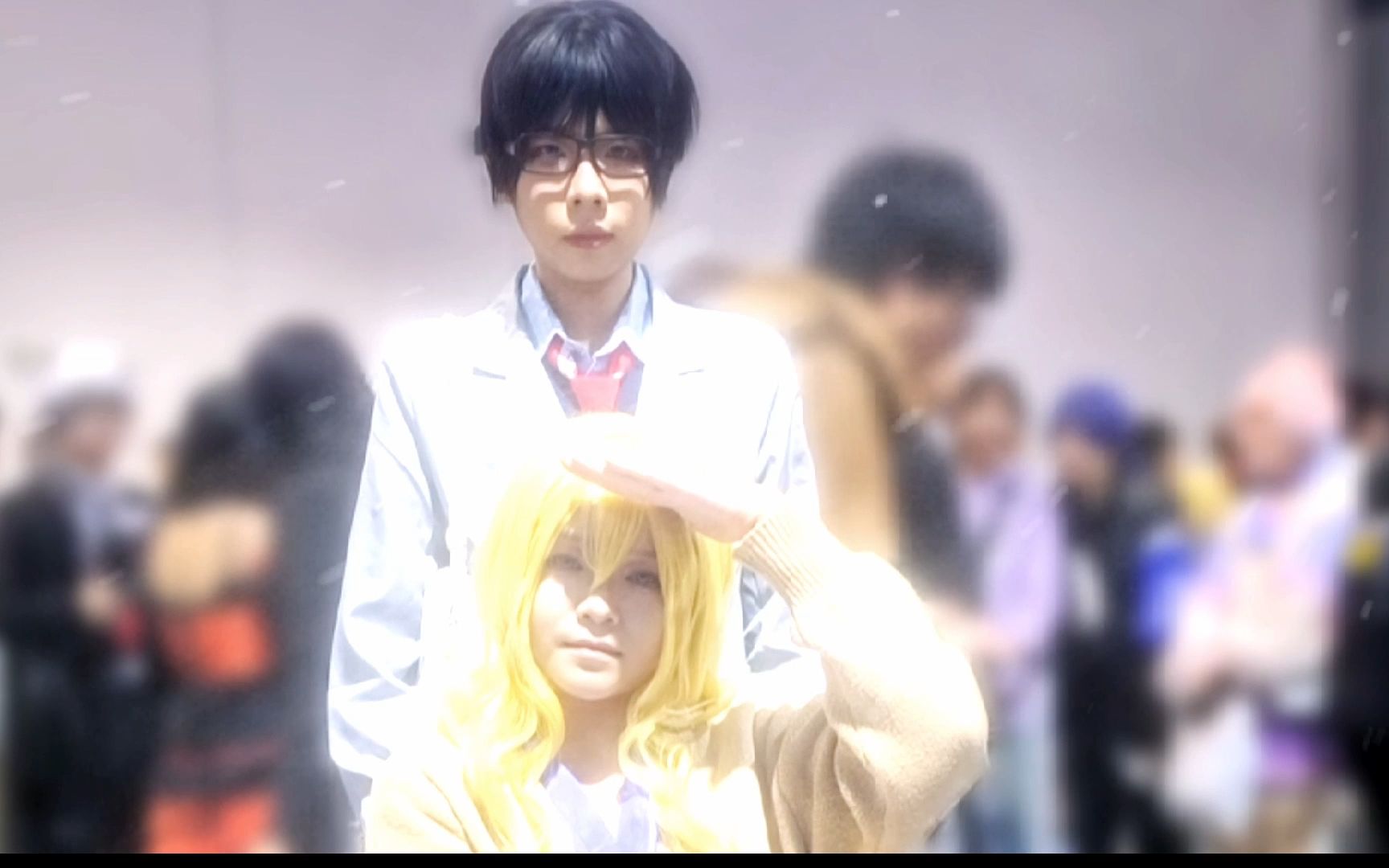 漫展上看到了cos推着轮椅的友人a和宫园薰.