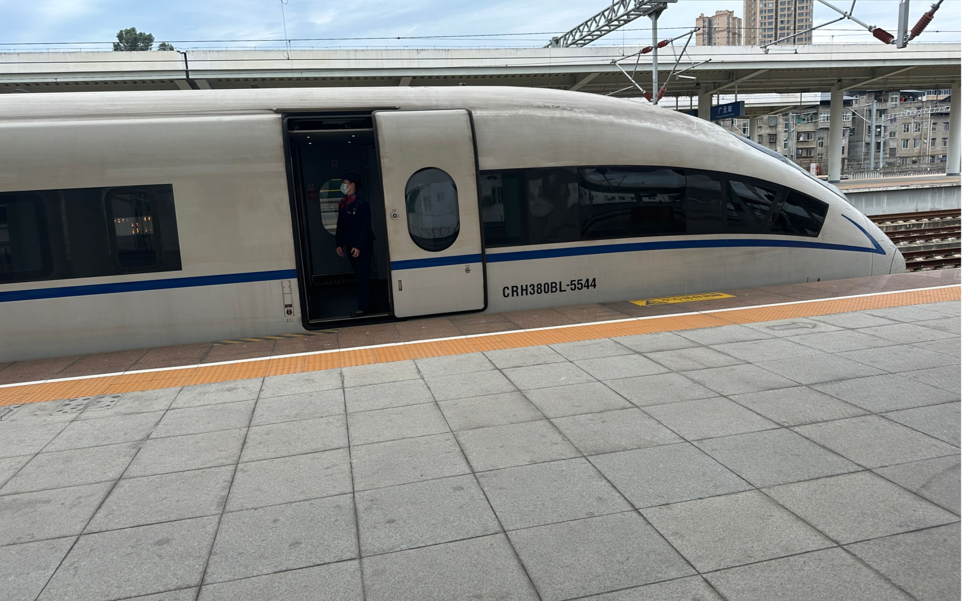 g2213安阳东-成都东 crh380bl-5544进站广元